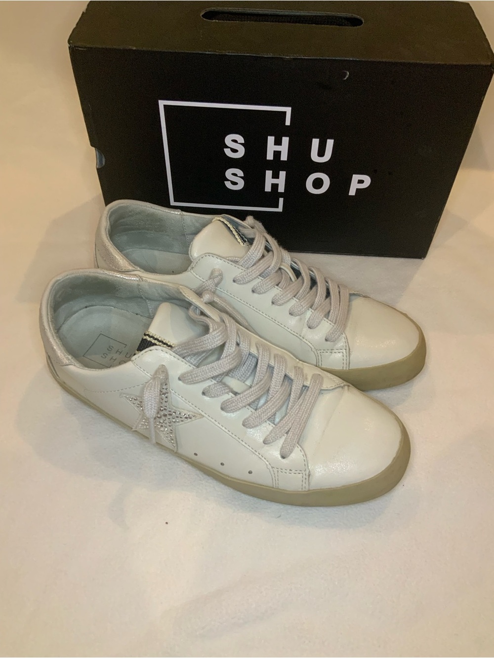 ShuShop Women's Off-White Leather Star Detail Sneakers